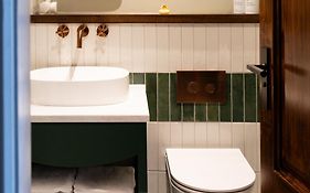 Longlands Inn & Cottages